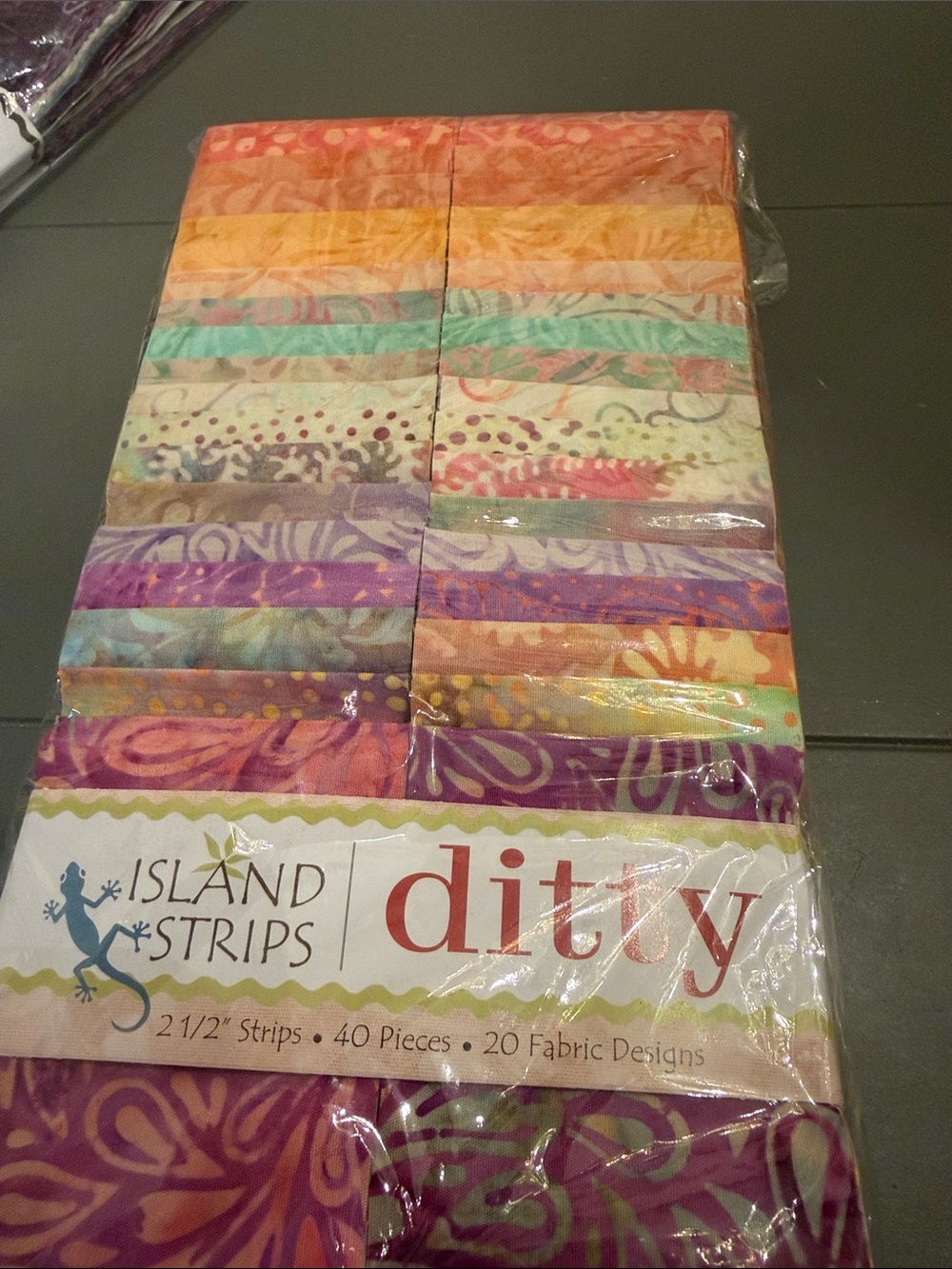Island Batik Ditty  🐈‍⬛ cotton strips 40 pieces